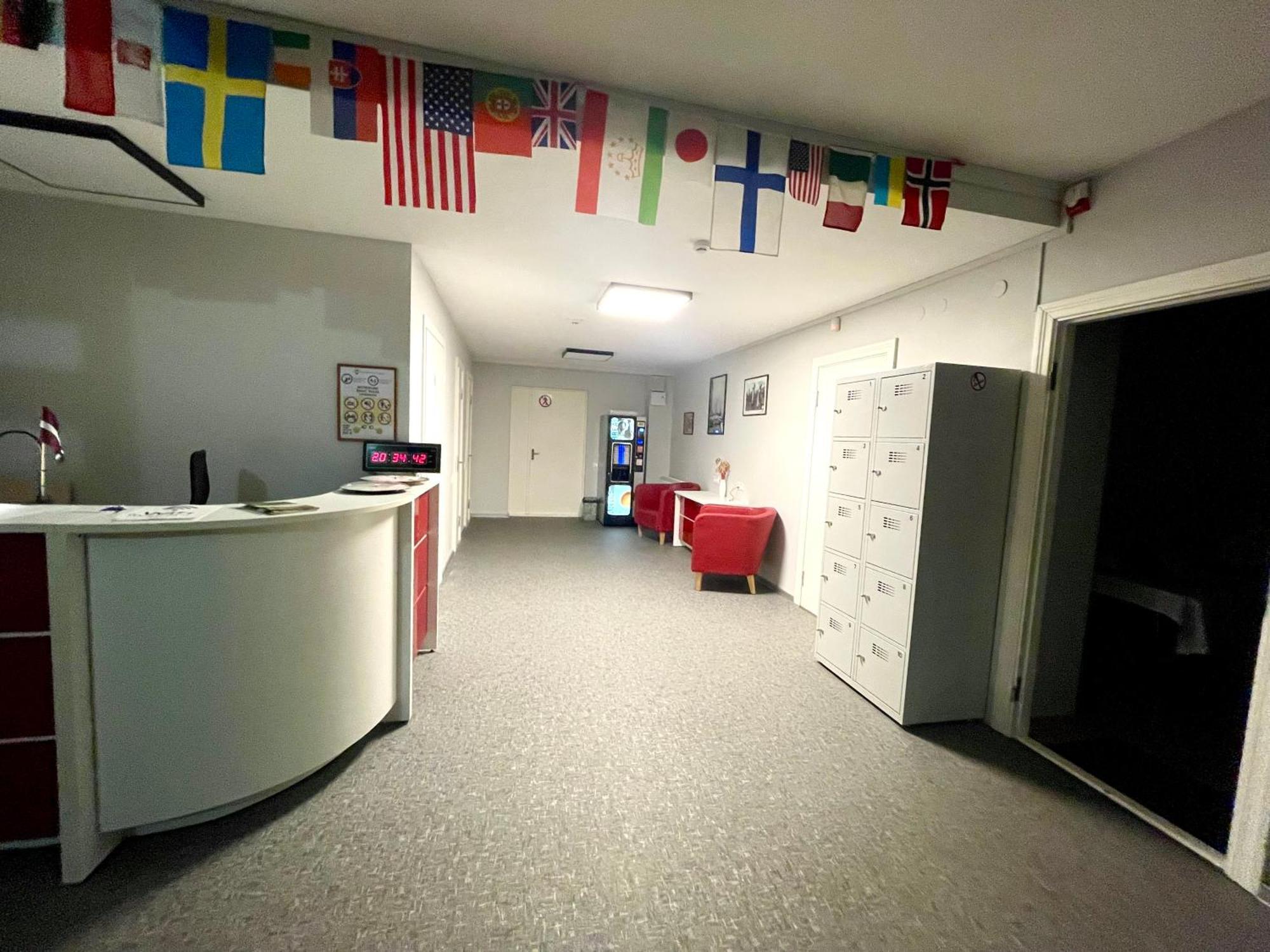 Central Hostel イェルガヴァ エクステリア 写真