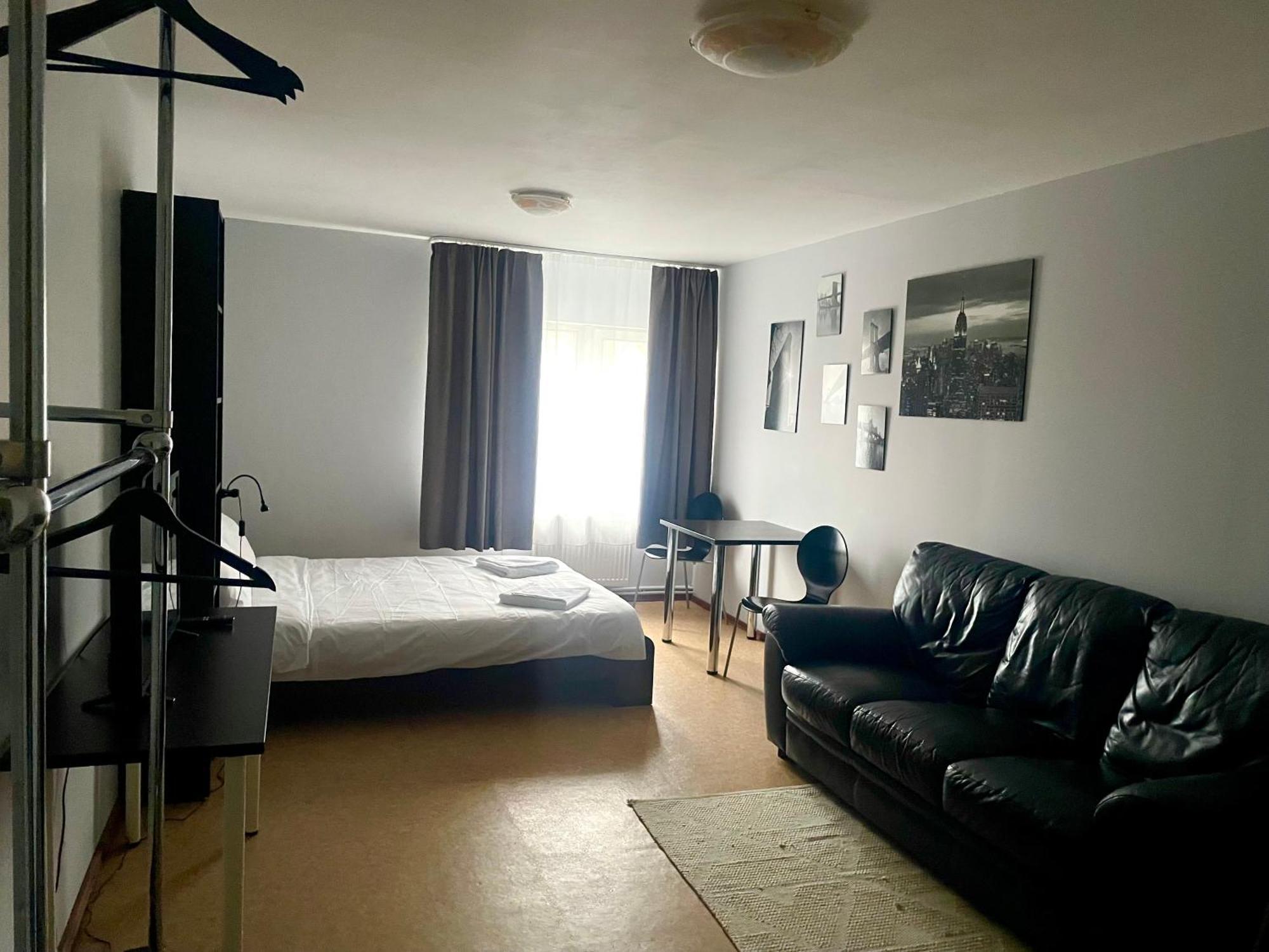 Central Hostel イェルガヴァ エクステリア 写真