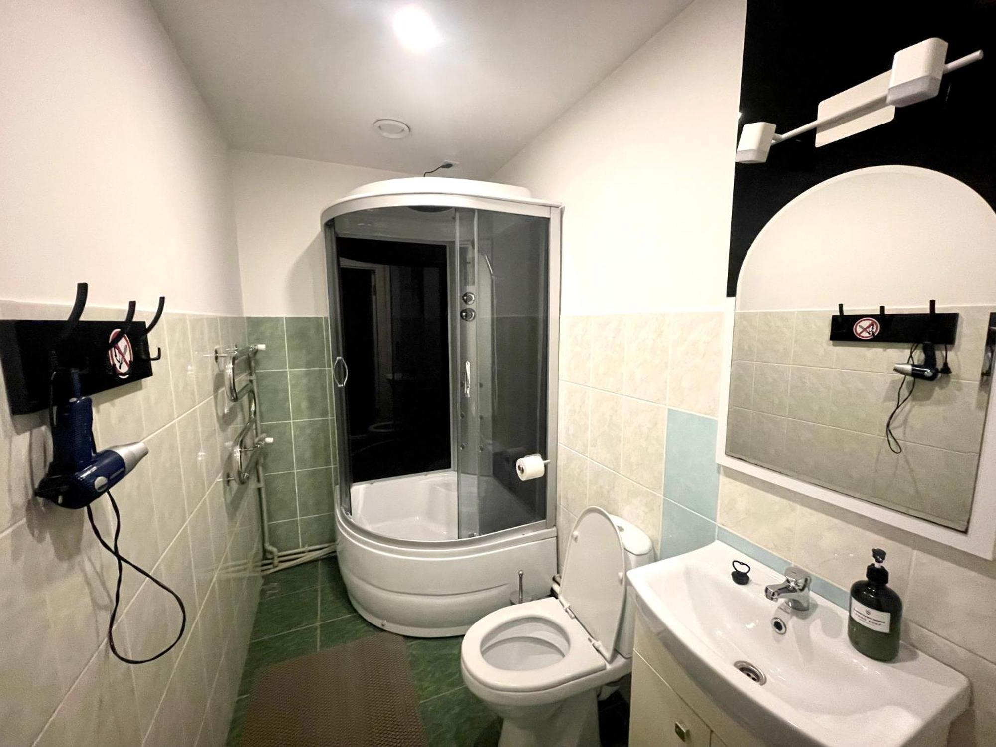 Central Hostel イェルガヴァ エクステリア 写真