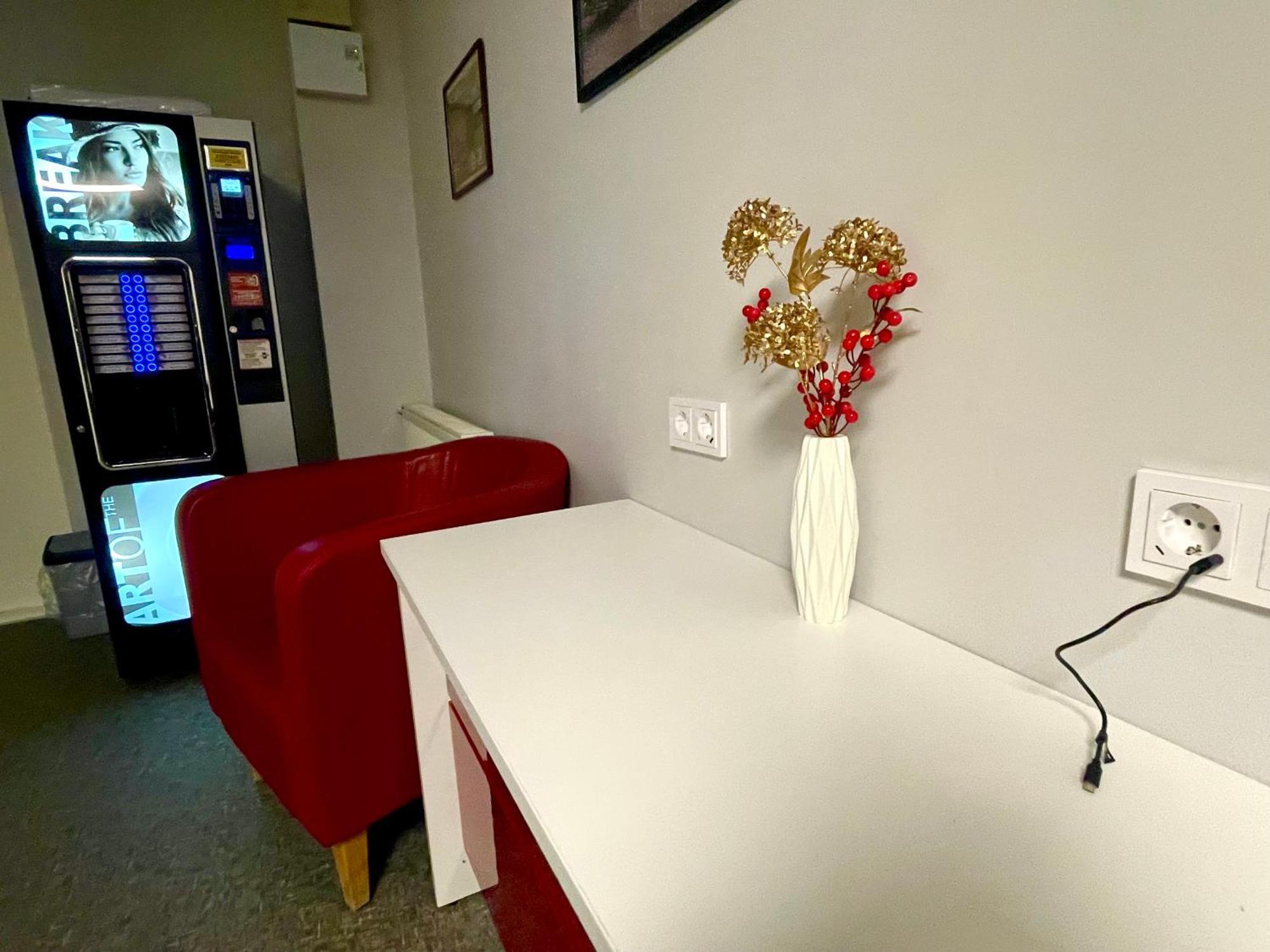 Central Hostel イェルガヴァ エクステリア 写真